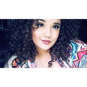 Meet your Posher, Geniva